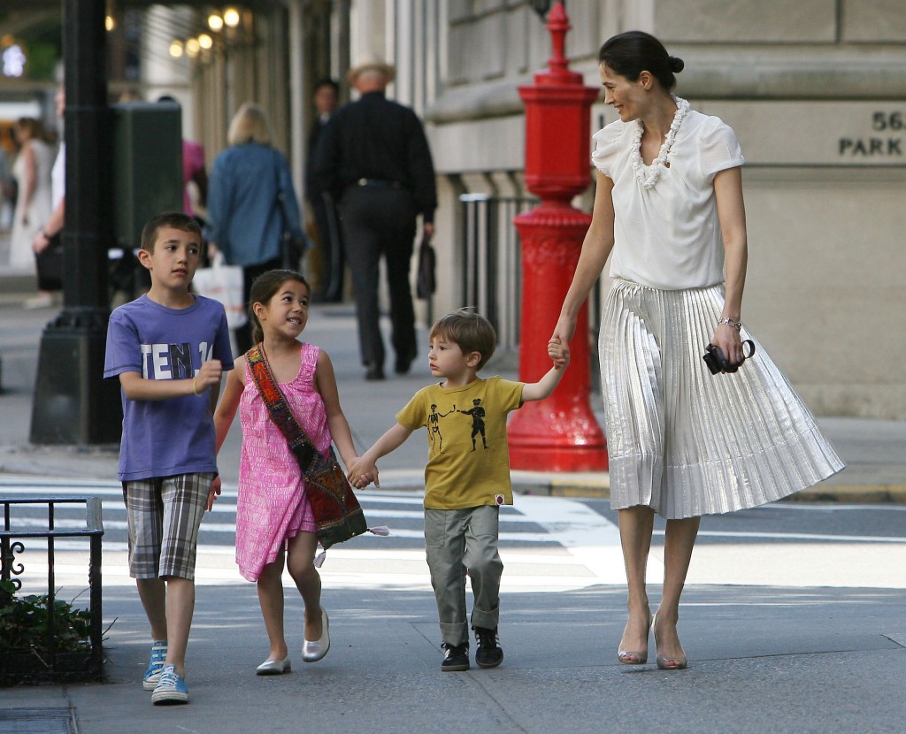 Exclusive - Matt Lauer's WifeTakes The Kids To School in NYC