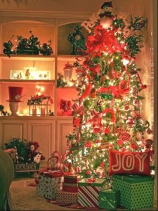 red-color-christmas-tree-decorating-ideas