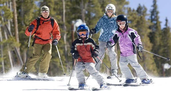 Family-Skiing2