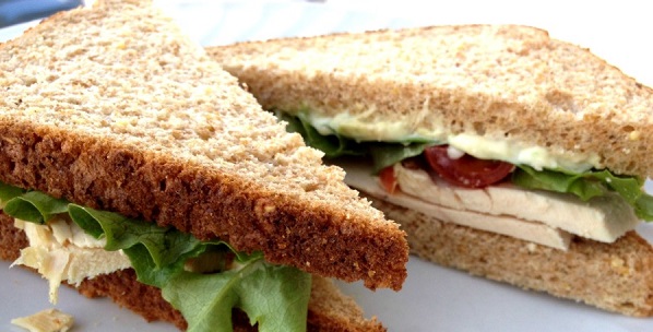 Creamy-Avocado-Roasted-Chicken-Sandwich-900x675