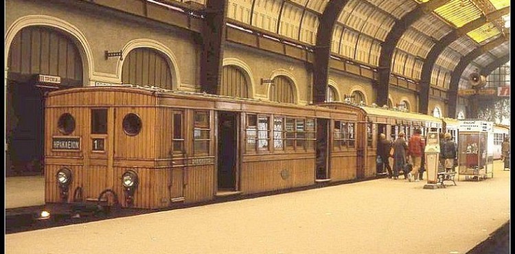 Piraeus-Athens_Electric_Railway_terminal